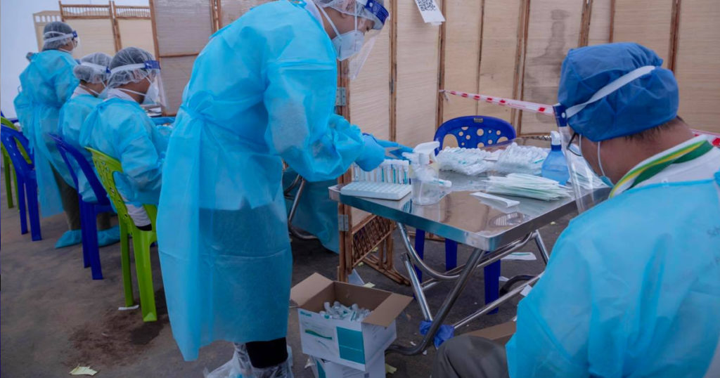 ច្រើនណាស់ថ្ងៃនេះ! មុននេះបន្តិចក្រសួងសុខាភិបាល ប្រកាសរកឃើញអ្នកឆ្លងកូវីដ១៩ រហូតដល់ចំនួន៦៩៨នាក់ ចំណែកអ្នកជាសះស្បើយរហូតដល់ទៅ ៩៩៤នាក់