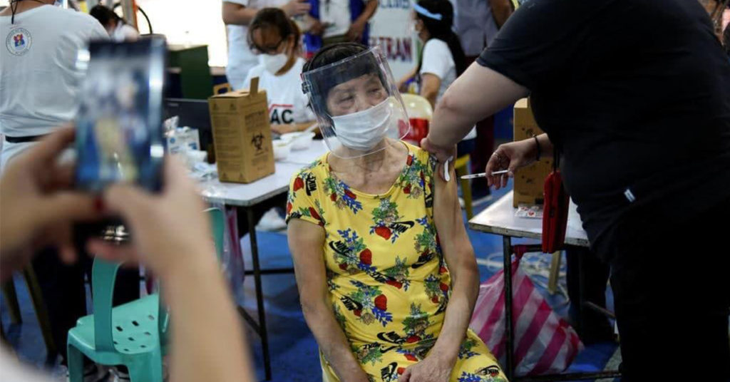 ហ្វីលីពីនបន្តការចាក់វ៉ាក់សាំង AstraZeneca ឡើងវិញ ឲ្យអ្នកដែលមានអាយុក្រោម៦០ឆ្នាំ ក្រោយផ្អាកមួយរយៈ