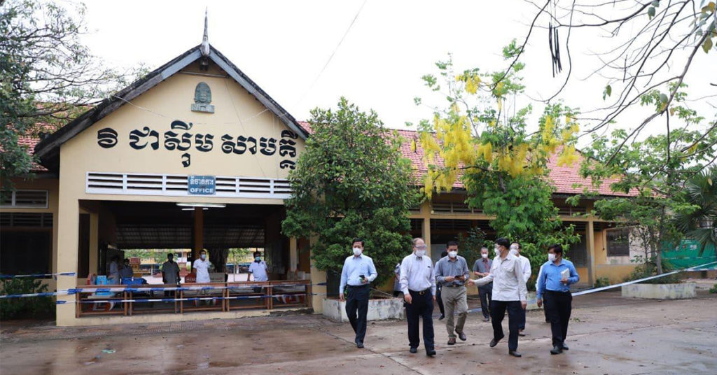 រដ្ឋមន្ដ្រី ម៉ម ប៊ុនហេង ចុះពិនិត្យទីតាំងចំនួន២បន្ថែមទៀត ដើម្បីត្រៀមដាក់កន្លែងព្យាបាលអ្នកជំងឺកូវីដ១៩ ដែលអាចដាក់បានជាង៥០០គ្រែ