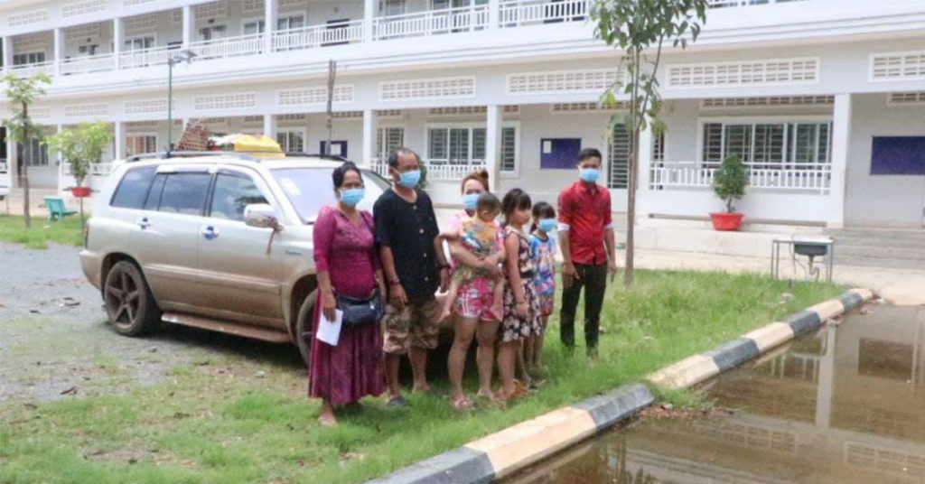 ពលរដ្ឋ៨នាក់ បំណងចង់ធ្វើដំណើរពីភ្នំពេញទៅប៉ោយប៉ែត ត្រូវសមត្ថកិច្ចខេត្តកំពង់ឆ្នាំងតម្រូវឱ្យបកក្រោយវិញ ក្រោយបំពានបម្រាមគោចរឆ្លងកាត់ព្រំប្រទល់ខេត្ត