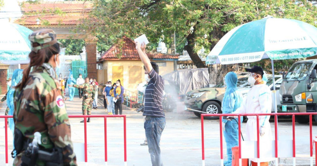 ចាក់វ៉ាក់សាំងនៅតំបន់ក្រហម៖ ១២ថ្ងៃចាក់បានជាង ៥៥ម៉ឺននាក់, ពលរដ្ឋរីករាយ និងចងចាំនូវគុណូបការៈរបស់សម្តេចតេជោ