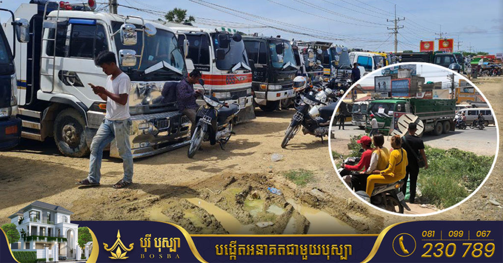 កកស្ទះចរាចរណ៍នៅម្ដុំផ្សារថ្នល់ទទឹង ផ្លូវជាតិលេខ៤ ដោយសារមានការប្រមូលផ្ដុំតវ៉ាពីម្ចាស់រថយន្ដធុនធំ ដែលបានកែចង្កូតពីស្ដាំទៅឆ្វេងរួច