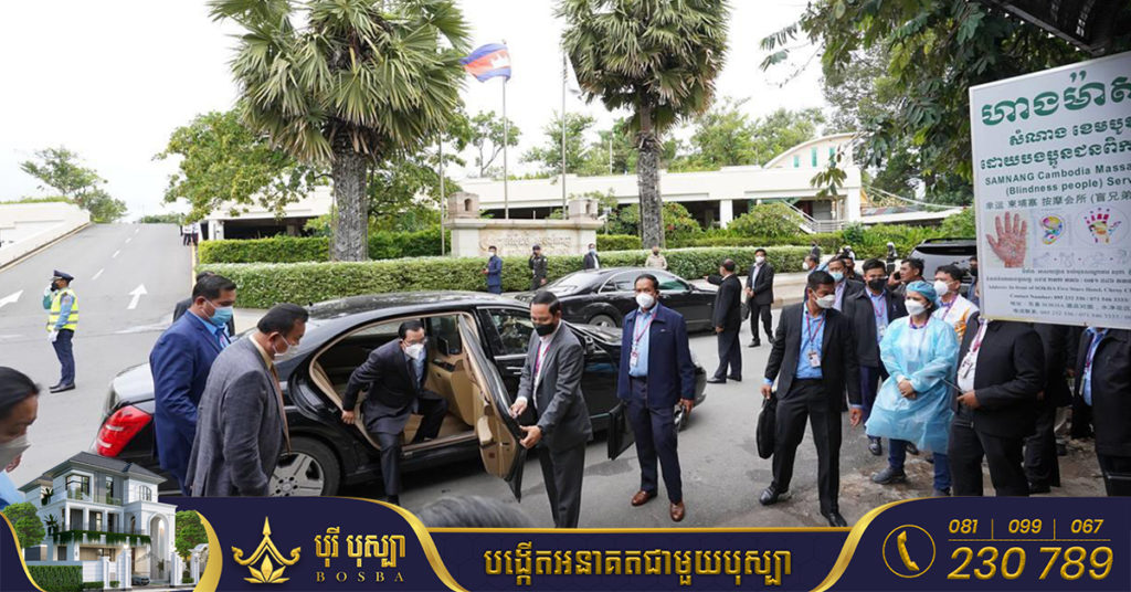 ឃើញភ្លាមចូលភ្លែត! សម្តេចតេជោ ហ៊ុន សែន ឆ្លៀតសួរសុខទុក្ខជនពិការប្រកបរបរម៉ាស្សា