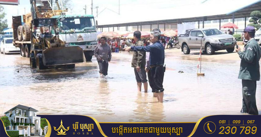 ជំនន់ទឹកភ្លៀង កំពុងជន់លិចហូរកាត់ផ្លូវជាតិលេខ៧  ក្នុងស្រុកព្រៃឈរ រថយន្តធុនធំទាំងអស់ មិនអាចឆ្លងកាត់បានឡើយ