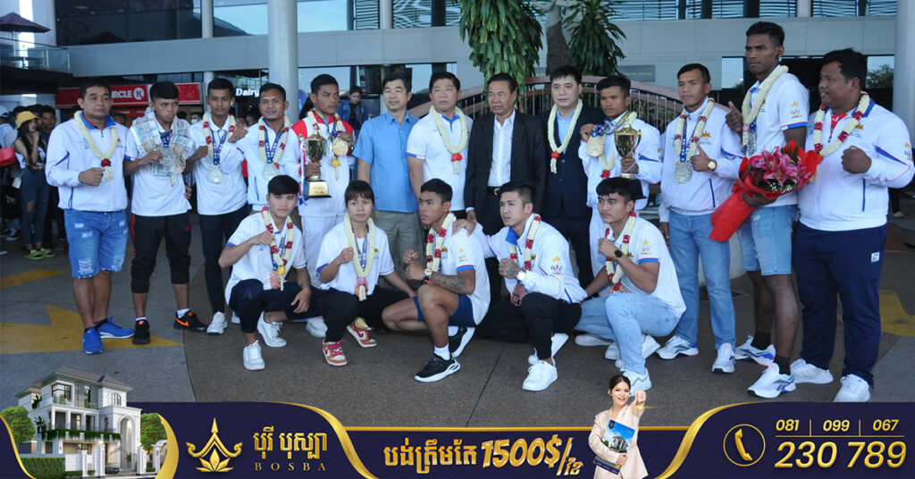 ប្រតិភូកីឡាឃីកបុកស៊ីងកម្ពុជាវិលត្រឡប់មកដល់មាតុប្រទេសវិញ ក្រោយដណ្តើមបានមេដាយ១២គ្រឿង ពីជើងឯកអាស៊ី នៅប្រទេសថៃ