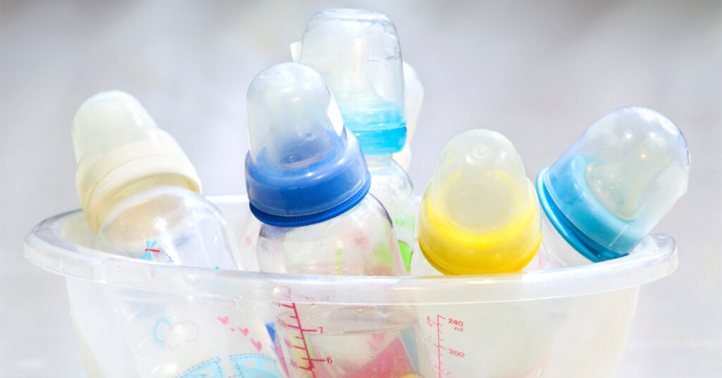 កូនមានបញ្ហាសុខភាពពេលខ្លះ អាចមកពីដបទឹកដោះដែលមានសភាពបែបនេះ ដូច្នេះប៉ាម៉ាក់គួរប្ដូរចេញភ្លាម