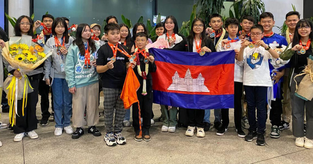 ពិតជាមិនធម្មតា! សិស្សកម្ពុជា១រូប ទទួលបានលេខ៣ ក្នុងចំណោមសិស្ស ៤២៣រូប មកពីទូទាំងសកលលោកលើប្រកួតប្រជែងកំរិតភាសាអង់គ្លេស នៅចក្រភពអង់គ្លេស