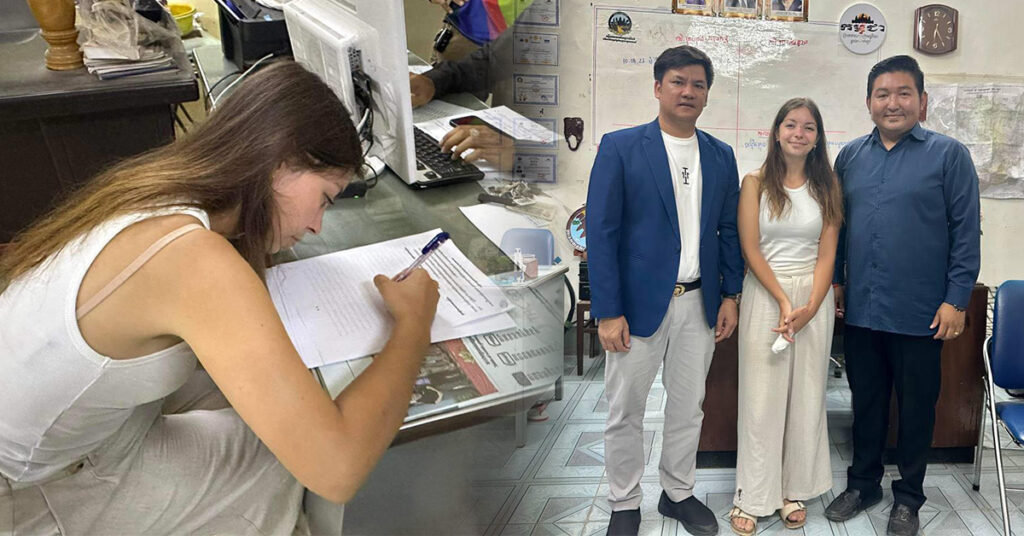 សម្តេចតេជោ ចាត់ជំនួយការមួយរូប ចុះយកអាសា និងដោះស្រាយបញ្ហា​ស្ត្រី​ជន​ជាតិបារាំង លោតចុះពីម៉ូតូកង់៣ នៅបាត់ដំបង