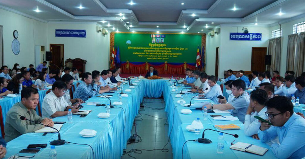 រដ្ឋបាលខេត្តកណ្ដាល ប្រាប់ឲ្យអាជីវករ សេវាករផ្សាយពាណិជ្ជកម្មលើកស្លាកយីហោគ្រប់ប្រភេទ ត្រូវមកធ្វើច្បាប់ជាថ្មីនៅច្រកចេញ-ចូលតែមួយមុនខែតុលា ឆ្នាំ២០២៣