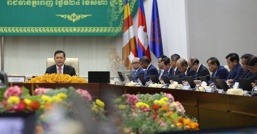 សម្តេចតេជោ ហ៊ុន សែន បញ្ជាក់ថា ការផ្ទេរការដឹកនាំពីថ្នាក់ដឹកនាំវ័យចំណាស់ មកកាន់ថ្នាក់ដឹកនាំវ័យក្មេងគឺ ត្រឹមត្រូវខ្លាំងណាស់