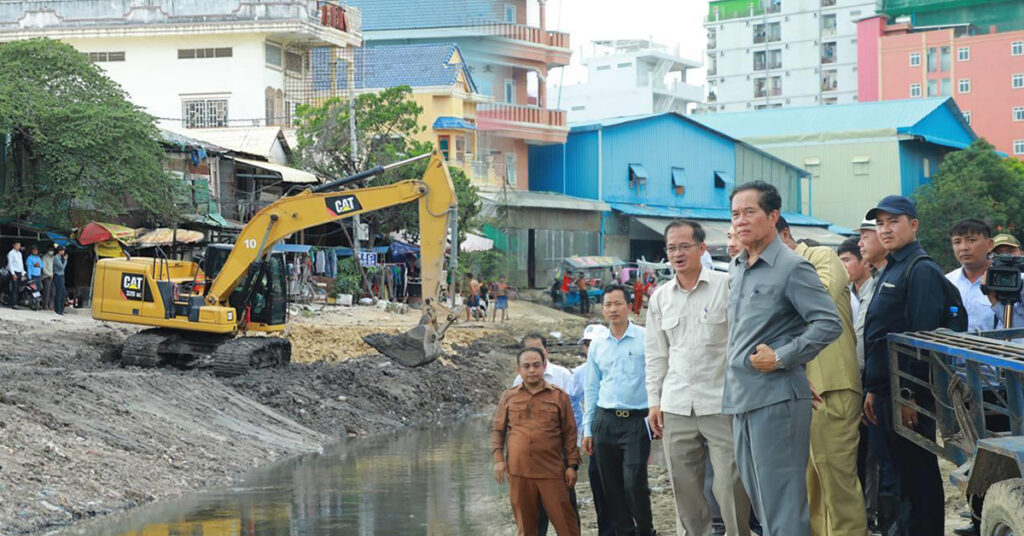 អភិបាលរាជធានីភ្នំពេញ ណែនាំមន្ត្រីជំនាញស្តារកាយប្រឡាយ បូមលូ ដើម្បីរំដោះទឹកនៅពេលមានភ្លៀងធ្លាក់ខ្លាំងម្តងៗ