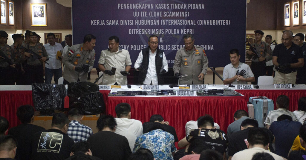 ឥណ្ឌូនេស៊ី ចាប់ខ្លួនជនជាតិចិនចំនួន ៨៨នាក់ ពីបទឆបោកស្នេហាតាមអ៊ីនធឺណែត