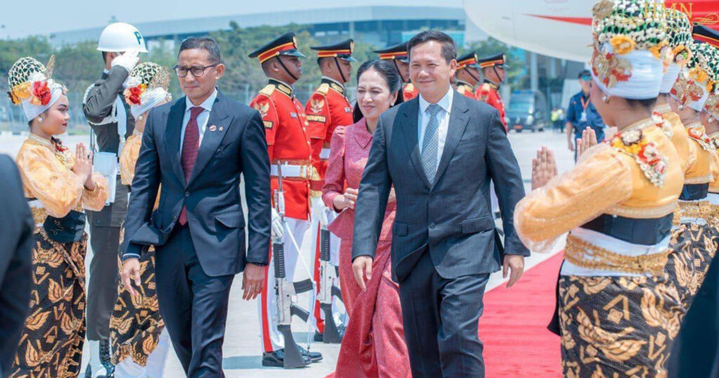 សម្តេចមហាបវរធិបតី ហ៊ុន ម៉ាណែត និងលោកជំទាវ បានអញ្ជើញទៅដល់ទីក្រុងហ្សាការតា សាធារណរដ្ឋឥណ្ឌូនេស៊ី ប្រកបដោយ​សុវត្ថិភាព