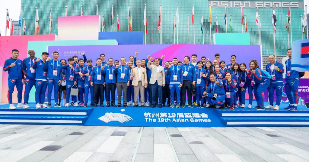 ប្រតិភូកីឡាជាន់ខ្ពស់កម្ពុជា ប្រារព្ធពិធីបង្ហូតទង់ជាតិ មុនពិធីបើកការប្រកួតផ្លូវការ នៃព្រឹត្តិការណ៍ Asian Games ស្អែក