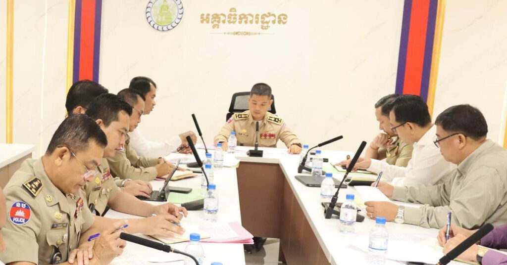 ក្រសួងមហាផ្ទៃ ប្រកាសដល់សាធារណជន ដែលរងភាពអយុត្តិធម៌ ពេលនគរបាលចុះប្រតិបត្តិការបង្ក្រាបផលិតផលក្លែងក្លាយ សូមផ្ដល់ព័ត៌មានតាមទូរសព្ទពីរខ្សែ «089 770 917 និង 089 371 007»!