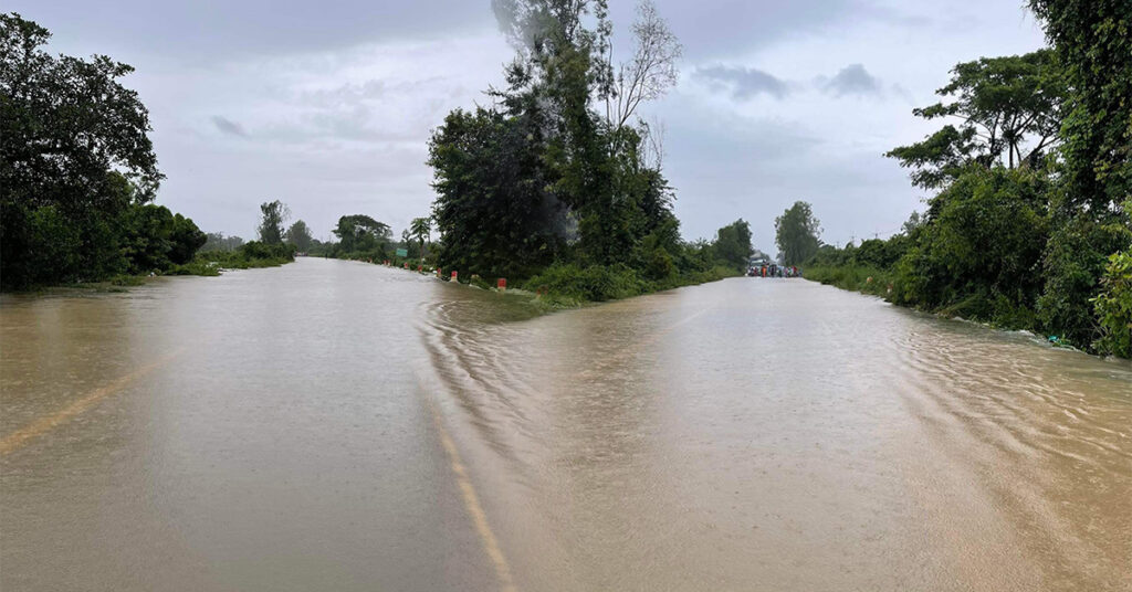 អាជ្ញាធរផ្អាកចរាចរណ៍បណ្ដោះអាសន្ន លើផ្លូវជាតិលេខ៤ គីឡូម៉ែត្រលេខ១៥៣ ដោយសារទឹកជន់លិច
