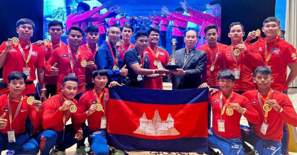 ក្រុមកីឡាទូកនាគកម្ពុជា ឈ្នះមេដាយមាសពីព្រឹត្តិការណ៍អន្តរជាតិ លើកទី៩ ឆ្នាំ២០២៣ នៅទីក្រុង Sarawak ប្រទេសម៉ាឡេស៊ី