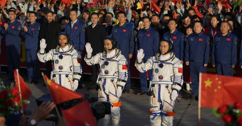 អវកាសយានិកចិន៣រូប ចុះមកដល់ផែនដីវិញដោយសុវត្ថិភាព ក្រោយស្នាក់នៅក្នុងស្ថានីយអវកាស រយៈពេល៥ខែ