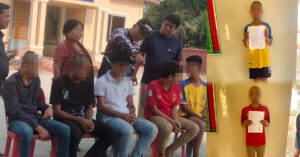 នគរបាលស្រុកស្វាយជ្រំ ខេត្តស្វាយរៀង ឃាត់ខ្លួនក្មេងទំនើង៨នាក់ ក្រោយដើរអុកឡុក និងបង្ហោះម៉ូតូ រំខានដល់ពលរដ្ឋក្នុងមូលដ្ឋាន