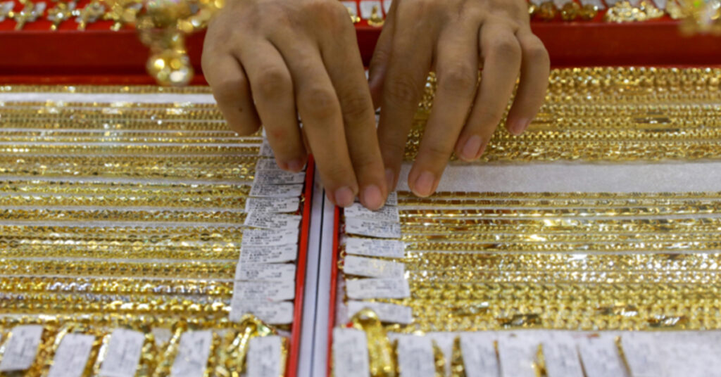 មាសត្រូវបានជួញដូរដល់ជាង ៣០០០ ដុល្លារក្នុងមួយតម្លឹង