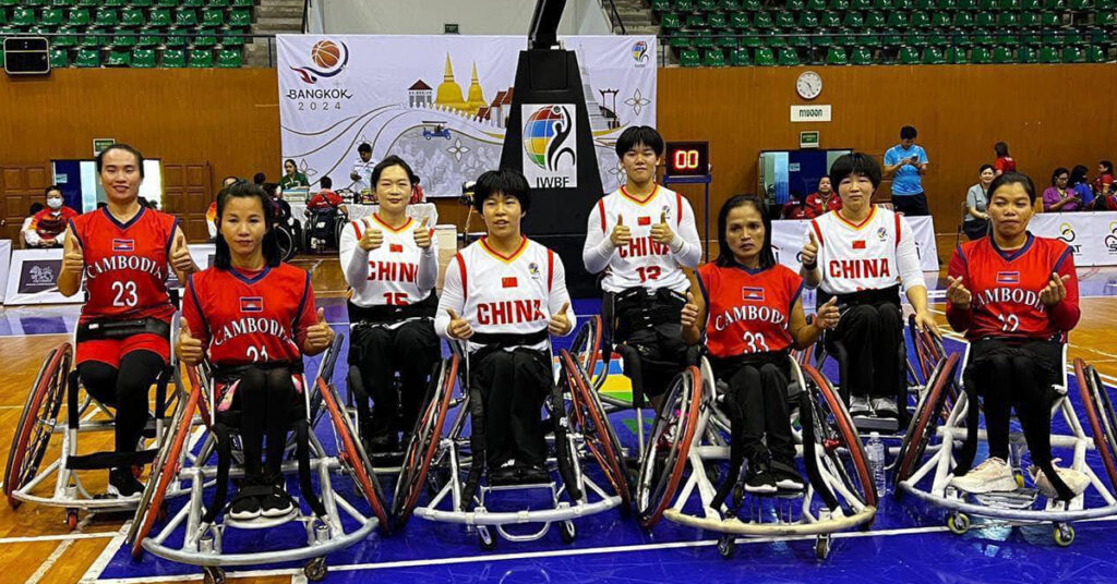 អបអរសាទរ! កីឡាការិនីបាល់បោះរទេះជនពិការកម្ពុជា ទទួលបានជ័យលាភីលេខ២ ក្នុងព្រឹត្តិការណ៍ការប្រកួតជើងឯកថ្នាក់តំបន់អាស៊ាន អូសេអានី នៅប្រទេសថៃ