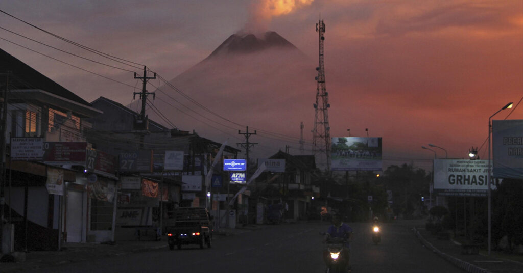 ភ្នំភ្លើង Marapi នៅឥណ្ឌូណេស៉ី ផ្ទុះឡើងជាថ្មី ក្រោយទើបបង្កឱ្យមានមនុស្សបាត់បង់ជីវិត កាលពីជាង១ខែមុន