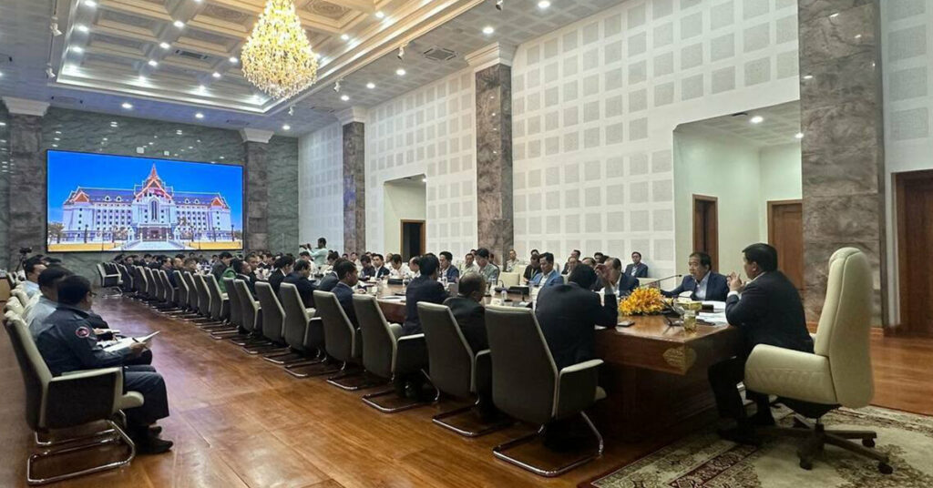 ក្រសួងដែនដី ប្រគល់បណ្ណកម្មសិទ្ធិដីធ្លីប្រមាណ ៥លានបណ្ណជូនប្រជាពលរដ្ឋរួចហើយ ខណៈដែរប្រមាណ ២ លានបណ្ណទៀត កំពុងតែចែកជូនប្រជាពលរដ្ឋជារៀងរាល់ថ្ងៃ