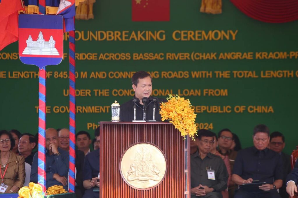 សម្តេចធិបតី ហ៊ុន ម៉ាណែត អំពាវនាវដល់អ្នកបើកបរកុំឱ្យខ្លាចប៉ូលិស តែត្រូវមានស្មារតីប្រុងប្រយ័ត្ន គោរពច្បាប់ និងបើកបរប្រកបដោយការទទួលខុសត្រូវ