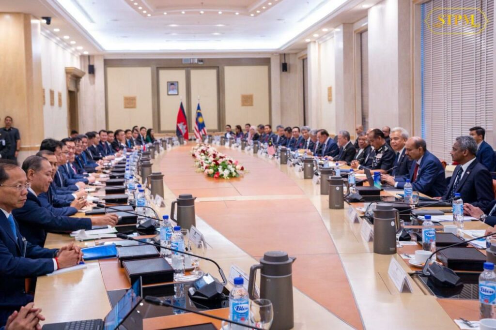 កម្ពុជា-ម៉ាឡេស៊ី ឯកភាពសម្រួលការតភ្ជាប់ខ្សែបញ្ជូនអគ្គិសនីតាមបាតសមុទ្រ និងពង្រីកការហោះហើរ​ត្រង់​ទៅកាន់តំបន់ទេសចរណ៍សំខាន់ៗ