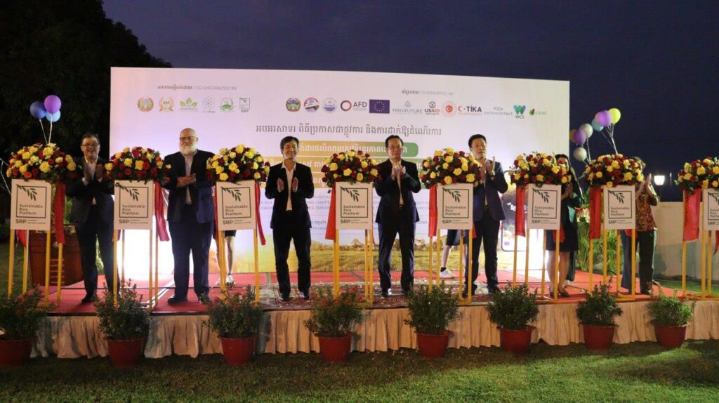 សហព័ន្ធស្រូវអង្ករកម្ពុជា ដាក់ឱ្យដំណើរការកម្មវិធីទិញលក់ស្រូវតាមទូរស័ព្ទដៃ ជួយដោះស្រាយបញ្ហាតម្លៃ និងកង្វះទីផ្សាររបស់កសិករ