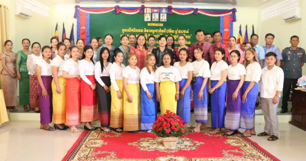 រដ្ឋបាលស្រុកកំពង់ស្វាយប្រារព្ធទិវាអន្តរជាតិនារីលើកទី១១៣ ក្រោមប្រធានបទ «ស្ត្រី និងក្មេងស្រីក្នុងបរិវត្តកម្មឌីជីថល»