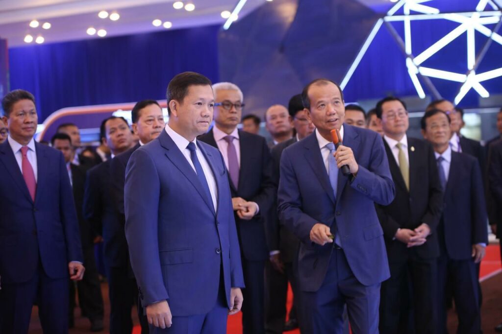 សម្ដេចធិបតី ហ៊ុន ម៉ាណែត៖ អ្នកប្រើប្រាស់សេវាអ៉ីនធឺណេតចល័ត និងប្រើប្រាស់ទូរស័ព្ទចល័ត កើនដល់ប្រមាណ១៩លាននាក់ នៅឆ្នាំ២០២៣ ខណៈការទូទាត់សងប្រាក់ឌីជីថល កើនដល់ប្រមាណ៤៩២ប៊ីលានដុល្លារ​