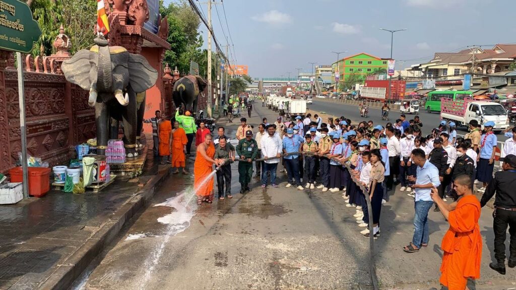 អាជ្ញាធរខណ្ឌពោធិ៍សែនជ័យ ឈប់ឲ្យមានការលក់ដូរបន្លែ ត្រី សាច់ នៅមុខវត្តជម្ពូវ័ន និងសាលាបឋមសិក្សាជម្ពូវ័នទៀតហើយ