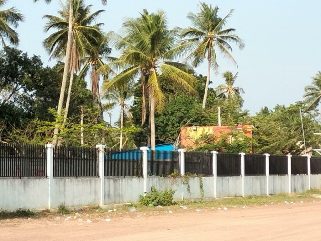 អាជ្ញាធរខេត្តកោះកុង ធ្លាប់បានឲ្យម្ចាស់ទីតាំងរបងថ្ម៣កន្លែង ដែលសង់រំលោភឆ្នេរនេសាទត្រូវវាយកម្ទេចចោល តែរហូតមកដល់ពេលនេះ មិនទាន់វាយកម្ទេចនៅឡើយ