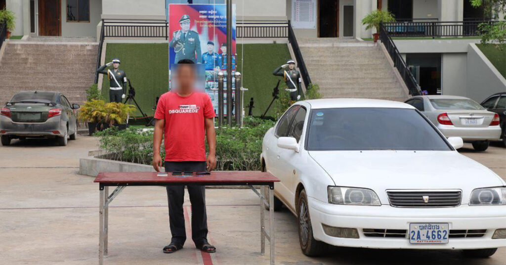 ឣាវុធហត្ថខេត្តបន្ទាយមានជ័យបញ្ជូនជនសង្ស័យម្នាក់ ទៅតុលាការ ក្រោយស៊ីដាច់លុយថៅលក់គ្រឿងសំណង់របស់ខ្លួន ពេលដើរប្រមូលតាមដេប៉ូ