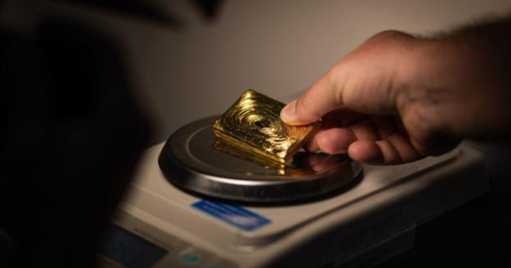 មាសឡើងថ្លៃខ្ពស់ជាង ២ ២០០ដុល្លារក្នុងមួយអោនជាលើកដំបូង