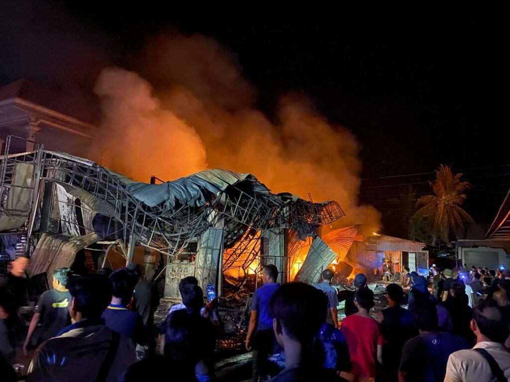 ឆេះស្ថានីយប្រេងឥន្ធនៈនៅស្រុកពួក ខេត្តសៀមរាប កម្លាំងជំនាញប្រើពេល២ម៉ោង និងទឹកអស់ ២៩រថយន្ត ទើបគ្រប់គ្រងស្ថានភាពបាន