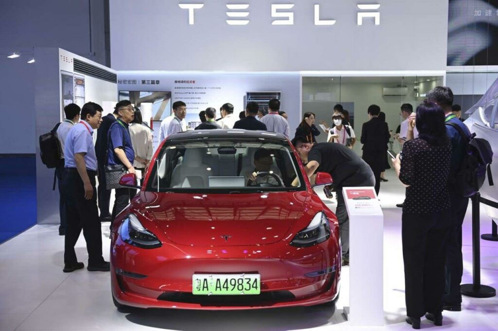 Tesla ប្រកាសបញ្ចុះតម្លៃរថយន្តនៅទីផ្សារធំៗ ក្រោយការលក់នៅត្រីមាសទី១ធ្លាក់ចុះ ជាលើកដំបូងក្នុងរយៈពេលជិត៤ឆ្នាំ