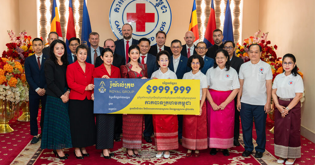 លោកជំទាវ ម៉ៅ ចំណាន បរិច្ចាគទឹកប្រាក់ចំនួន ៩៩៩.៩៩៩ ដុល្លារអាមេរិក ដល់កាកបាទក្រហមកម្ពុជា