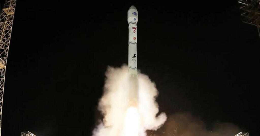 កូរ៉េខាងជើង ទទួលស្គាល់ថាការបាញ់បង្ហោះផ្កាយរណបស៊ើបការណ៍ ទទួលបរាជ័យ