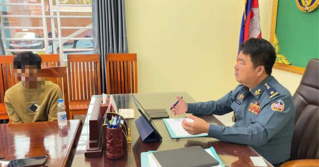 ក្មេងទំនើងដេញកាប់គ្នាតាមដងផ្លូវ នៅស្រុកត្រាំកក់ ខេត្តតាកែវ ត្រូវកម្លាំងនគរបាល និងអាវុធហត្ថ ចាប់ខ្លួនបាន២នាក់ ខណៈបក្ខពួកផ្សេងទៀតបន្ដស្រាវជ្រាវ