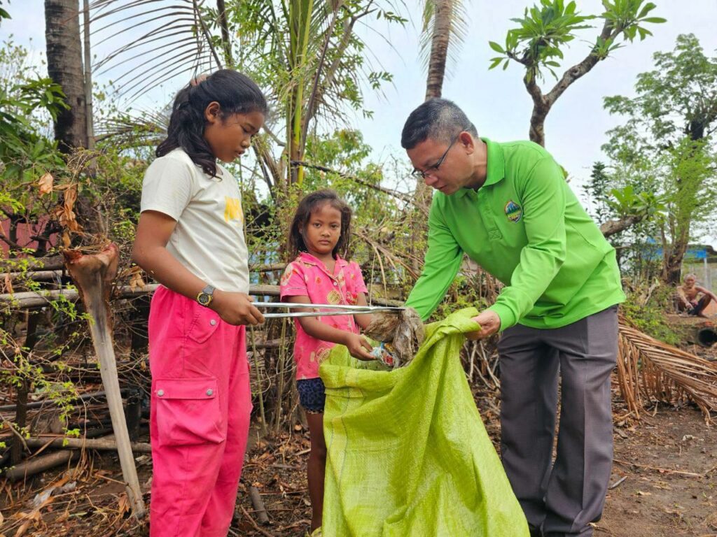 រដ្ឋមន្ត្រីក្រសួងបរិស្ថាន៖ ពលរដ្ឋកម្ពុជា និងសិស្សានុសិស្សជាង ៨លាននាក់ បានចូលរួមកាត់បន្ថយការប្រើប្រាស់ថង់ប្លាស្ទិក ក្នុង១ថ្ងៃ ជាង៣០លានថង់ប្លាស្ទិក
