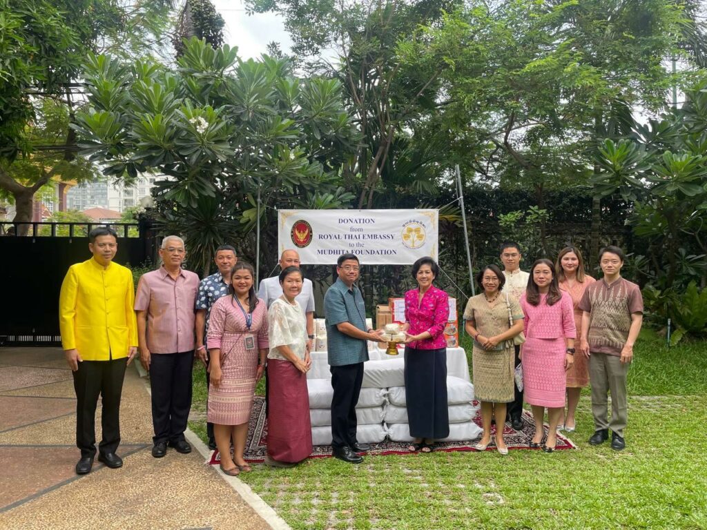 ស្ថានទូតថៃ ចូលថ្វាយបង្គុំគាល់ សម្តេចរាជបុត្រីព្រះអនុជ នរោត្តម អរុណរស្មី ដើម្បីថ្វាយអង្ករ៤០០គីឡូក្រាម ជូនដល់មូលនិធិមុធិតា