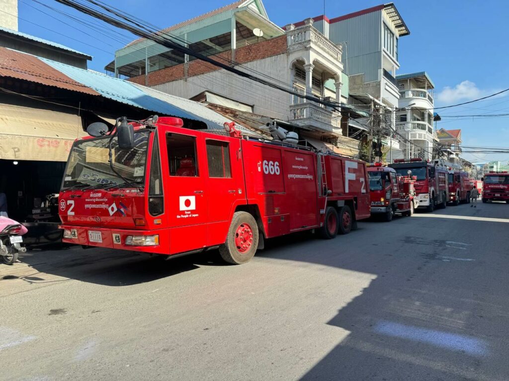 ឆ្លងចរន្តអគ្គិសនី យឆេះផ្ទះប្រជាពលរដ្ឋចំនួន៤ខ្នង ក្នុងខណ្ឌច្បារអំពៅ, សមត្ថកិច្ចប្រើប្រាស់ឡានទឹក៣០គ្រឿង ដើម្បីជួយសង្គ្រោះ