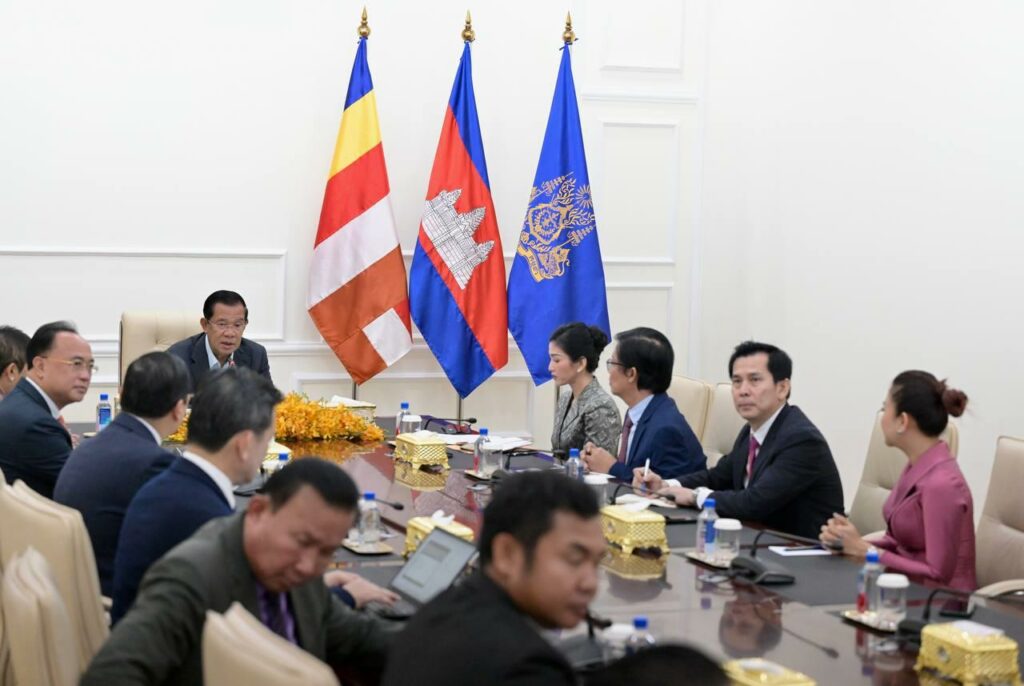 សម្តេចតេជោ ហ៊ុន សែន អនុញ្ញាតឱ្យ លោកជំទាវអ្នកឧកញ៉ា ម៉ៅ ចំណាន ដឹកនាំគណៈប្រតិភូសមាគមសិល្បករខ្មែរ ចូលជួបសម្តែងការគួរសម