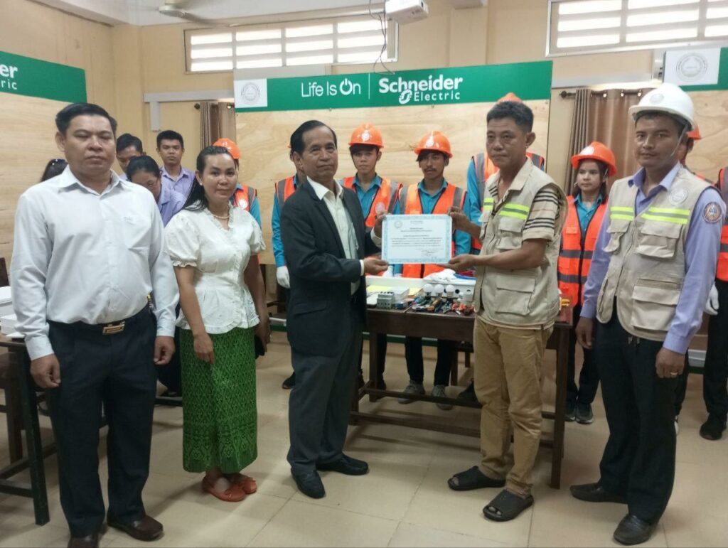 មន្រ្តីជាន់ខ្ពស់ក្រសួងការងារ៖ អាជ្ញាធរមូលដ្ឋានត្រូវជួយសម្រួល​ឱ្យពលរដ្ឋដែលមានជីវភាពខ្វះខាត និងងាយរងហានីភ័យ មកចូលរៀនជំនាញវិជ្ជាជីវៈនិងបច្ចេកទេសឱ្យបានគ្រប់គ្នា