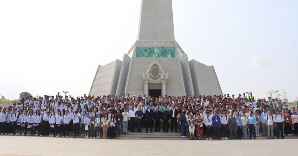 បេក្ខជនសិស្សពូកែមកពីទូទាំងប្រទេស ធ្វើទស្សនកិច្ចនៅវិមានឈ្នះឈ្នះ