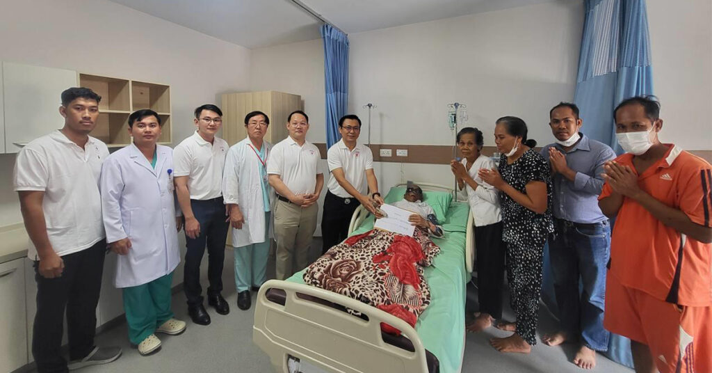 សម្តេចធិបតី ហ៊ុន ម៉ាណែត និងលោកជំទាវបណ្ឌិត ពេជ ចន្ទមុន្នី ឧបត្ថម្ភទាំងអស់លើការព្យាបាលជំងឺ ការហូបចុក និងស្នាក់នៅដល់លោកព្រឹទ្ធាចារ្យ គង់ ណៃ