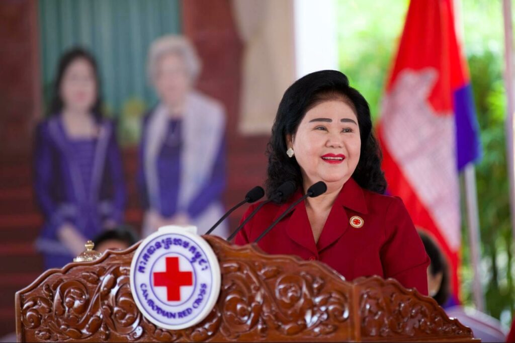 សម្ដេចកិត្ដិព្រឹទ្ធបណ្ឌិត ប៊ុន រ៉ានី ហ៊ុនសែន អំពាវនាវដល់ប្រជាពលរដ្ឋ ទុកដាក់សំរាមឱ្យត្រឹមត្រូវ និងរួមគ្នាកាត់បន្ថយការប្រើប្រាស់ថង់ប្លាស្ទិក