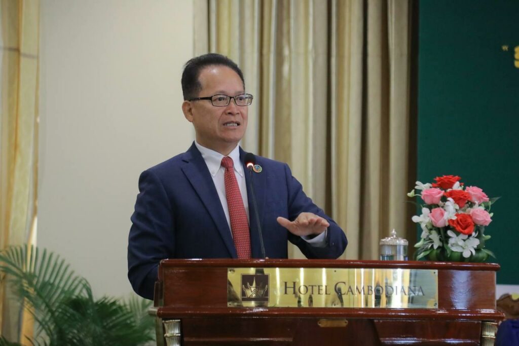 បណ្ឌិត អ៊ាង សុផល្លែត៖ គ្មានមន្រ្តីក្រសួងបរិស្ថានណាម្នាក់គេងលក់ស្រួលឡើយ បើពលរដ្ឋក្រីក្រ ពិសេសស្រ្តីមេម៉ាយជាជនងាយរងគ្រោះ នៅតាមតំបន់ការពារធម្មជាតិ ទទួលរងហានិភ័យបណ្តាលមកពីផលប៉ះពាល់នៃការប្រែប្រួលអាកាសធាតុ